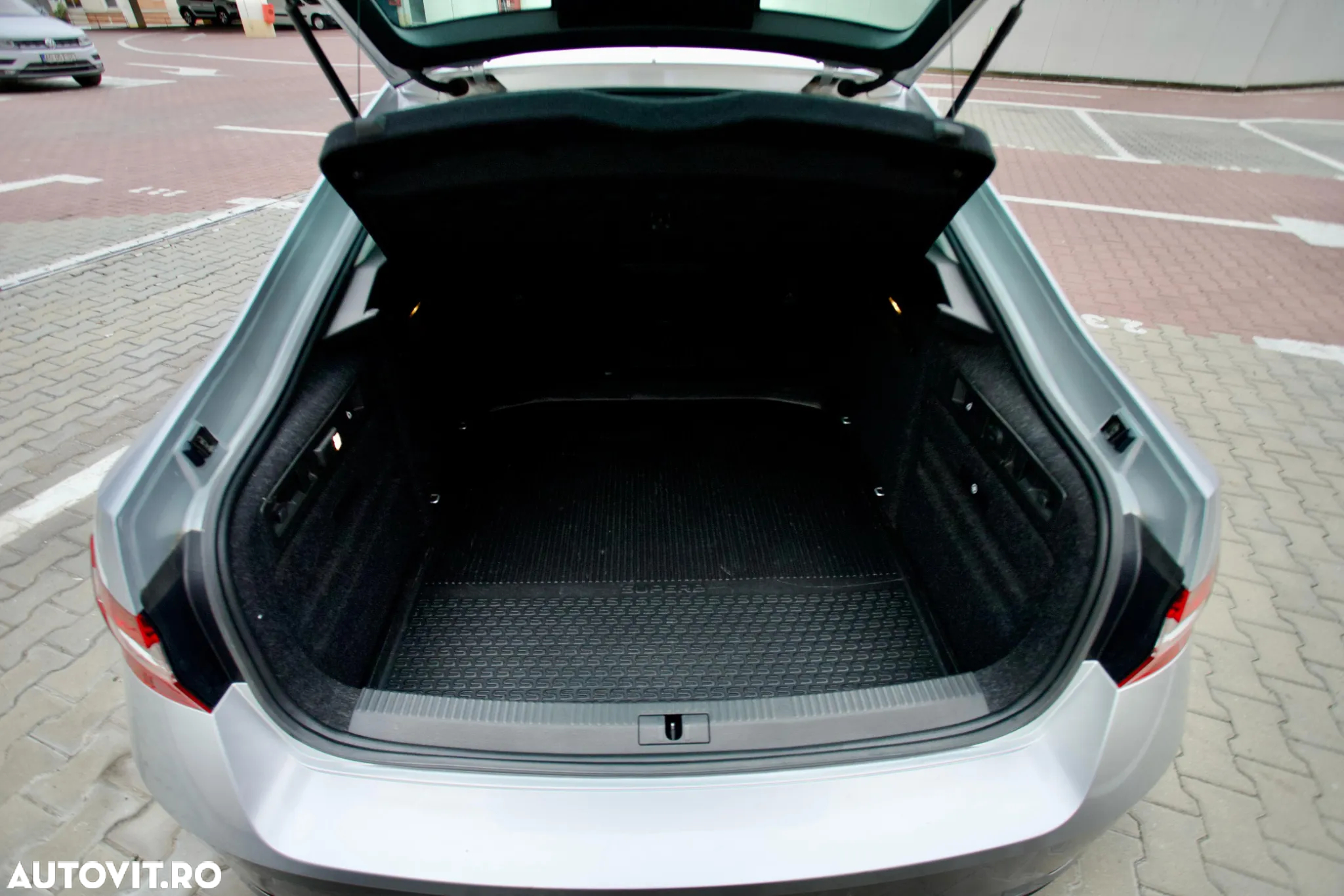 Skoda Superb 2.0 TDI DSG Ambition - 19