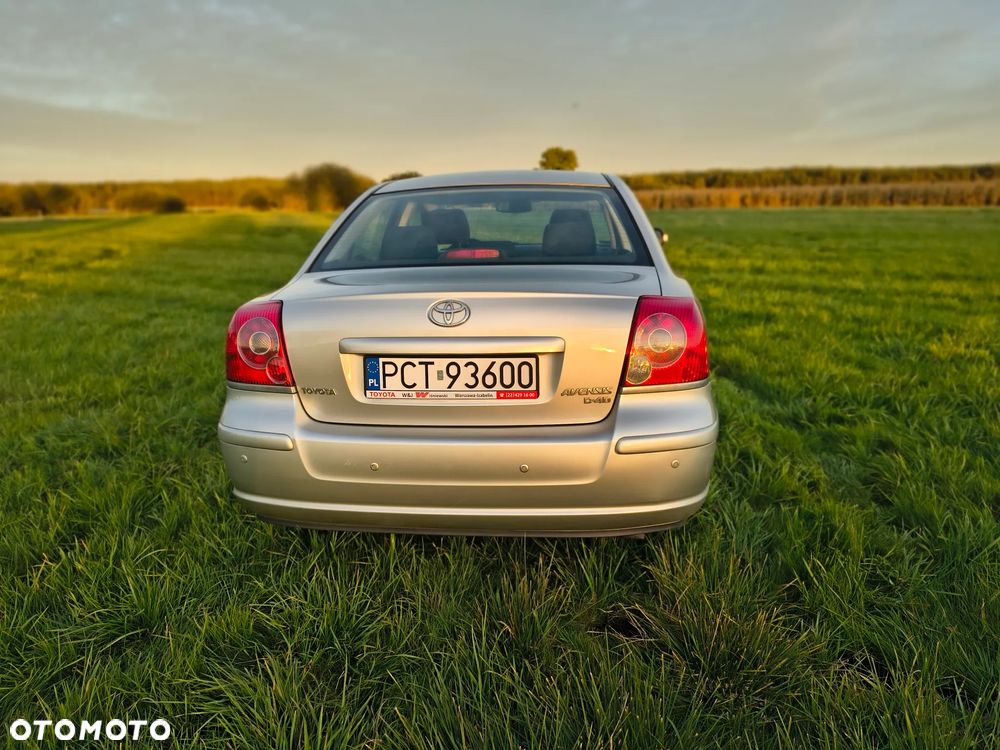 Toyota Avensis 2.2 D-4D Sol Platinium - 3