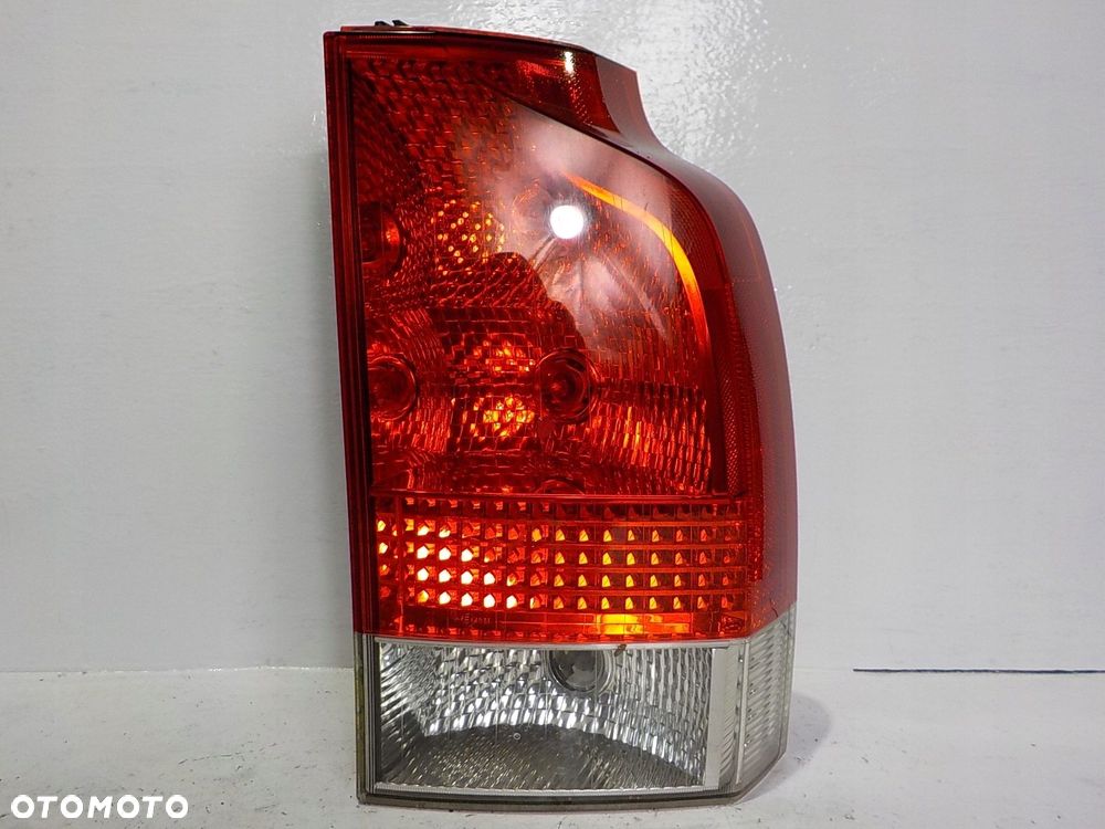 VOLVO V70 II LIFT LAMPA PRAWA TYŁ TYLNA - 1