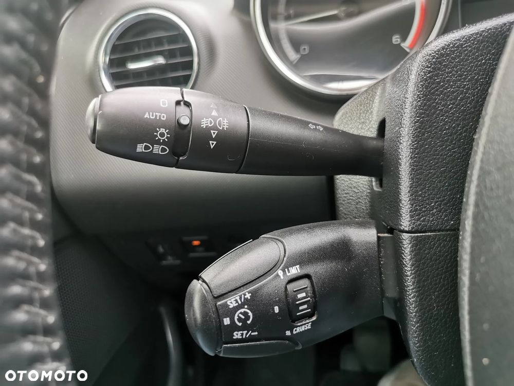 Peugeot 308 SW e-HDi FAP 110 Stop&Start Family - 20