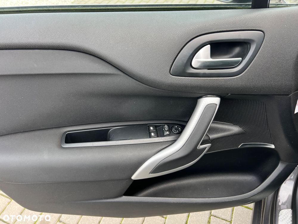 Citroën DS4 e-HDi 115 SoChic - 22