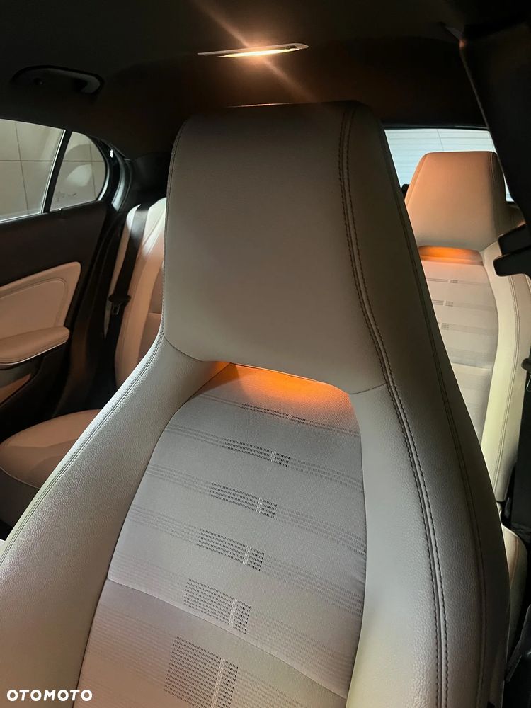 Mercedes-Benz GLA 200 7G-DCT - 23