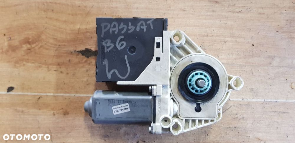 VOLKSWAGEN PASSAT B6 SILNICZEK PODNOSZENIA SZYB PRAWY PRZÓD 1K0959792M - 1