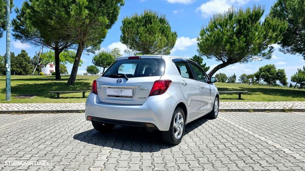 Toyota Yaris 1.5 HSD Comfort +P.Style+P.Techno - 4