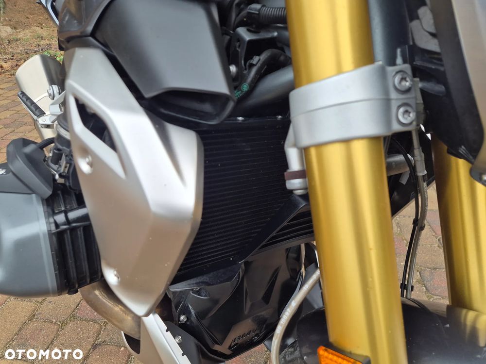 BMW R - 8