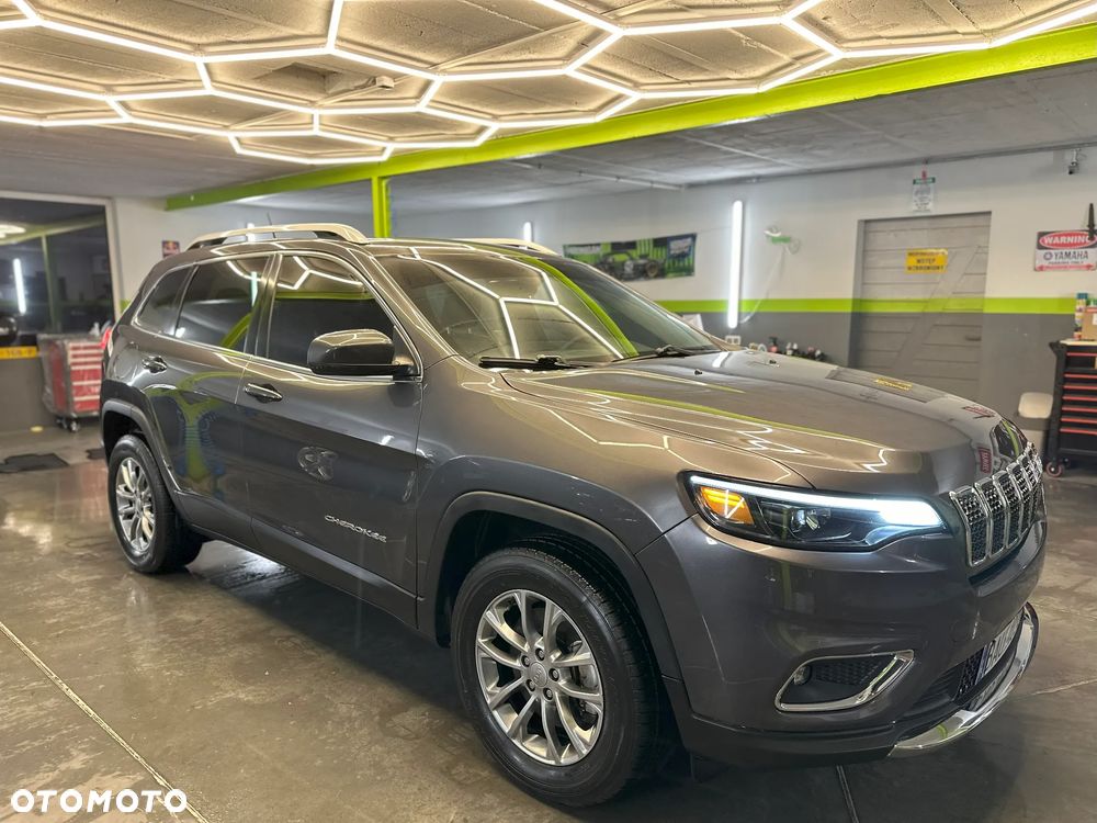 Jeep Cherokee - 1