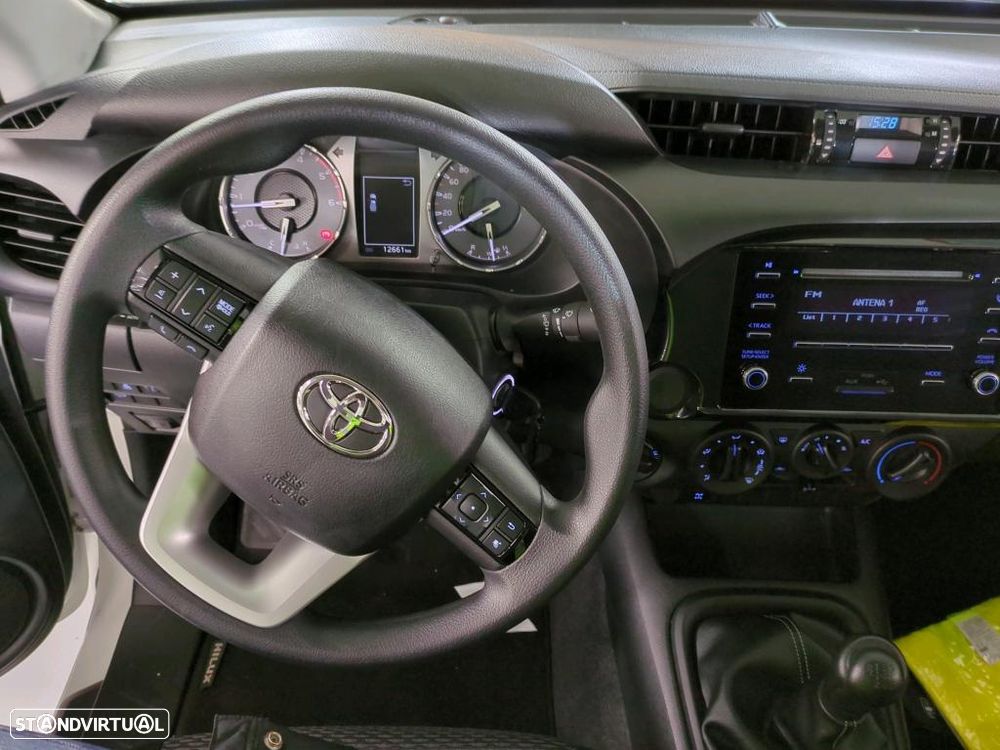 Toyota Hilux 2.4 D-4D 2WD CE CM - 7