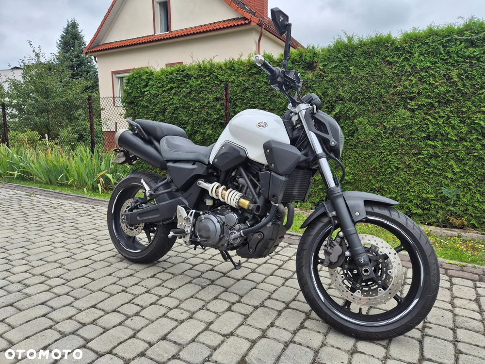 Yamaha MT - 8