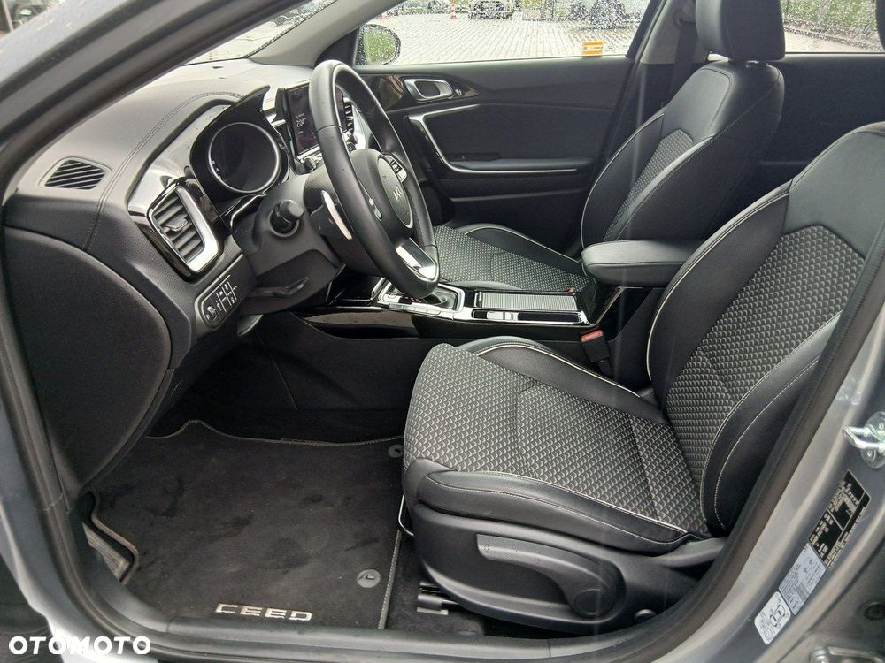 Kia Ceed - 27