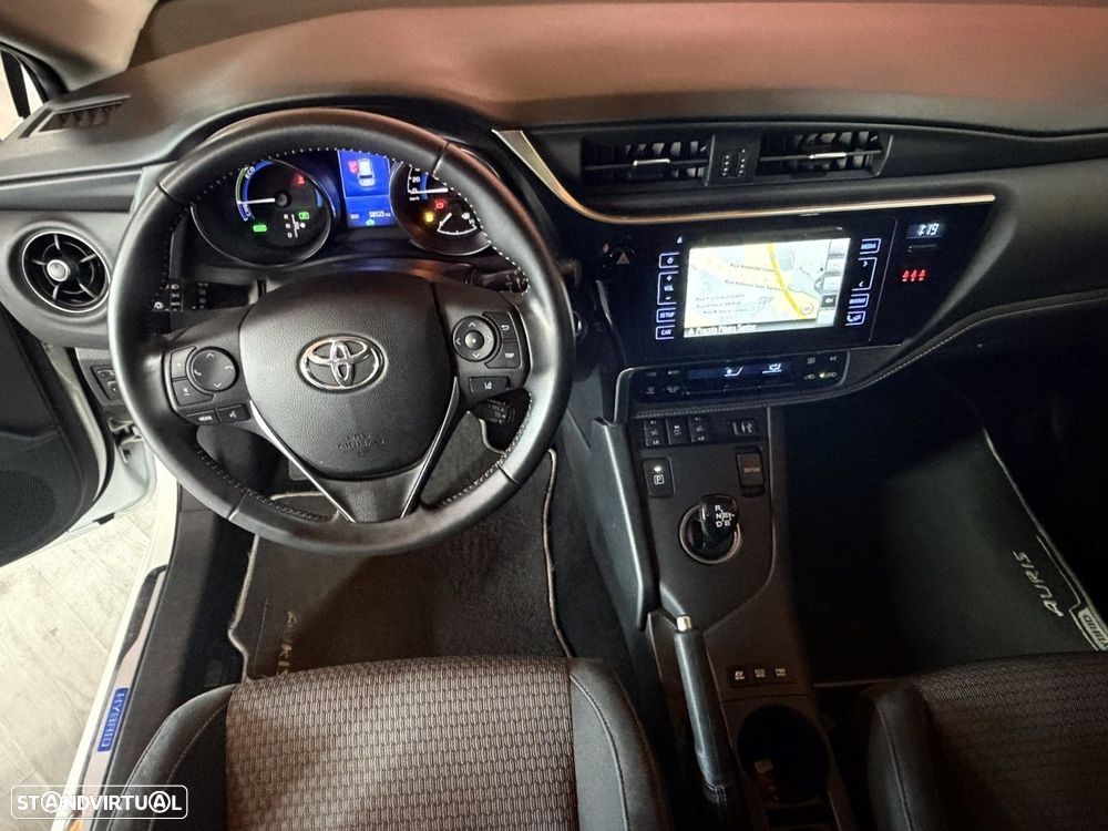 Toyota Auris Touring Sports 1.8 HSD Comfort +P.Sport+Navi - 9