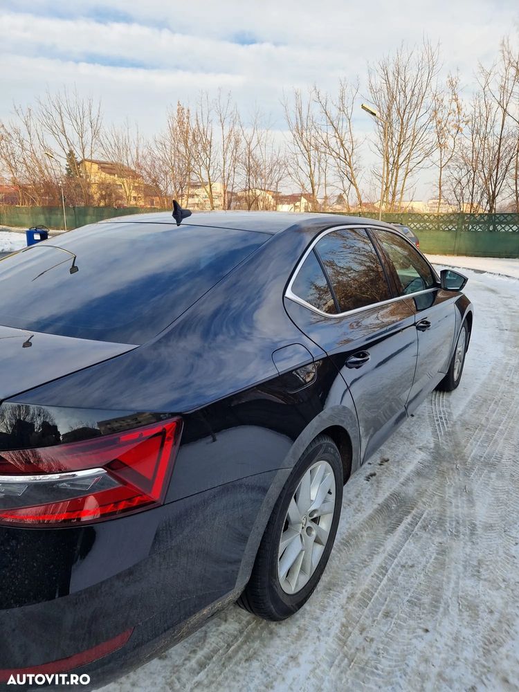 Skoda Superb 2.0 TDI DSG Ambition - 4