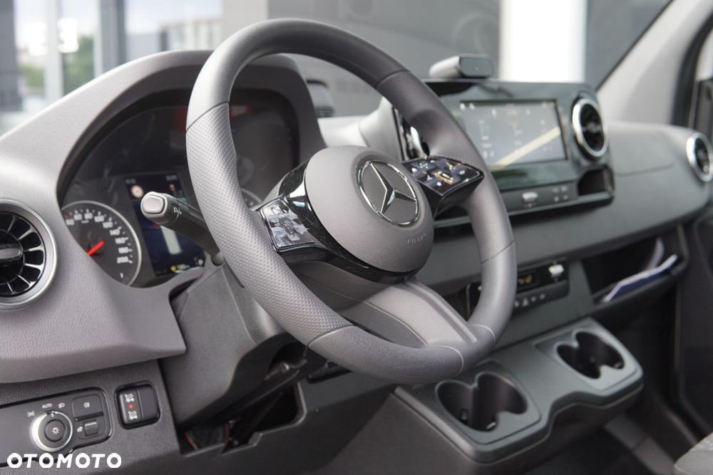 Mercedes-Benz Sprinter - 12