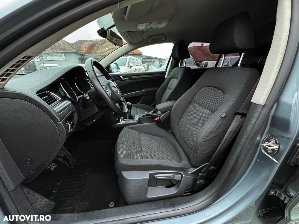 Skoda Superb 2.0 TDI DPF Elegance - 5