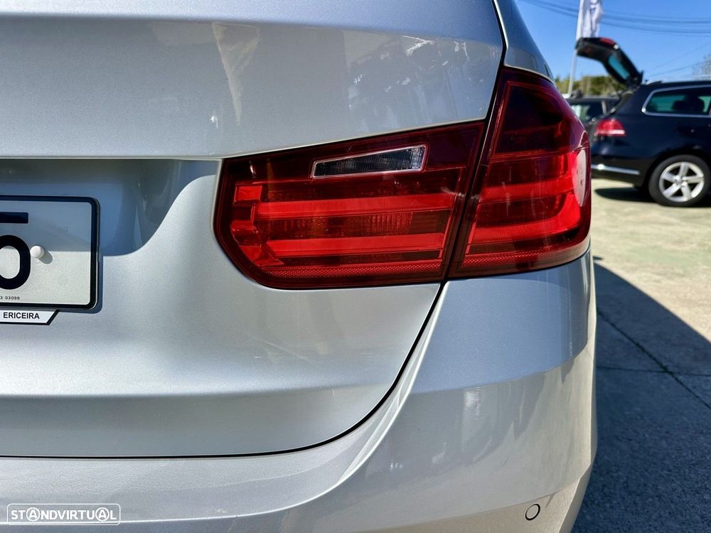 BMW 320 d Line Sport - 11