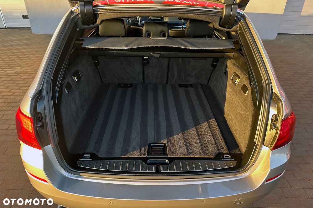 BMW Seria 5 525d xDrive Sport-Aut - 31