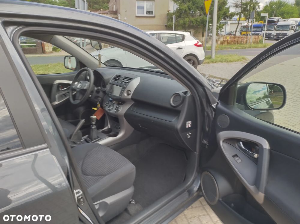 Toyota RAV4 2.2 D-4D 4x4 - 18