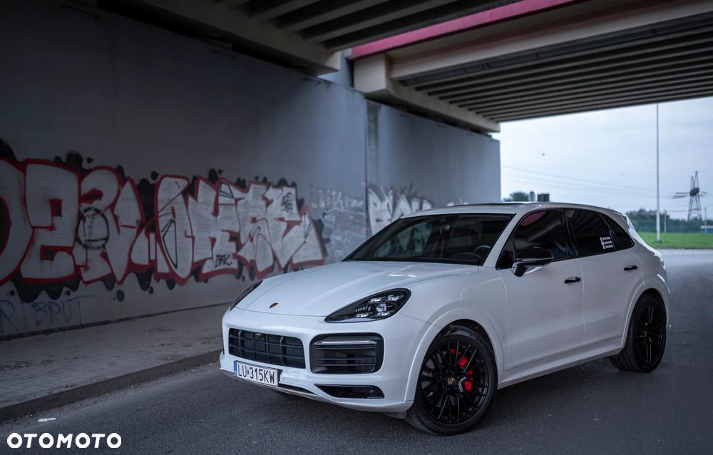 Porsche Cayenne S - 1