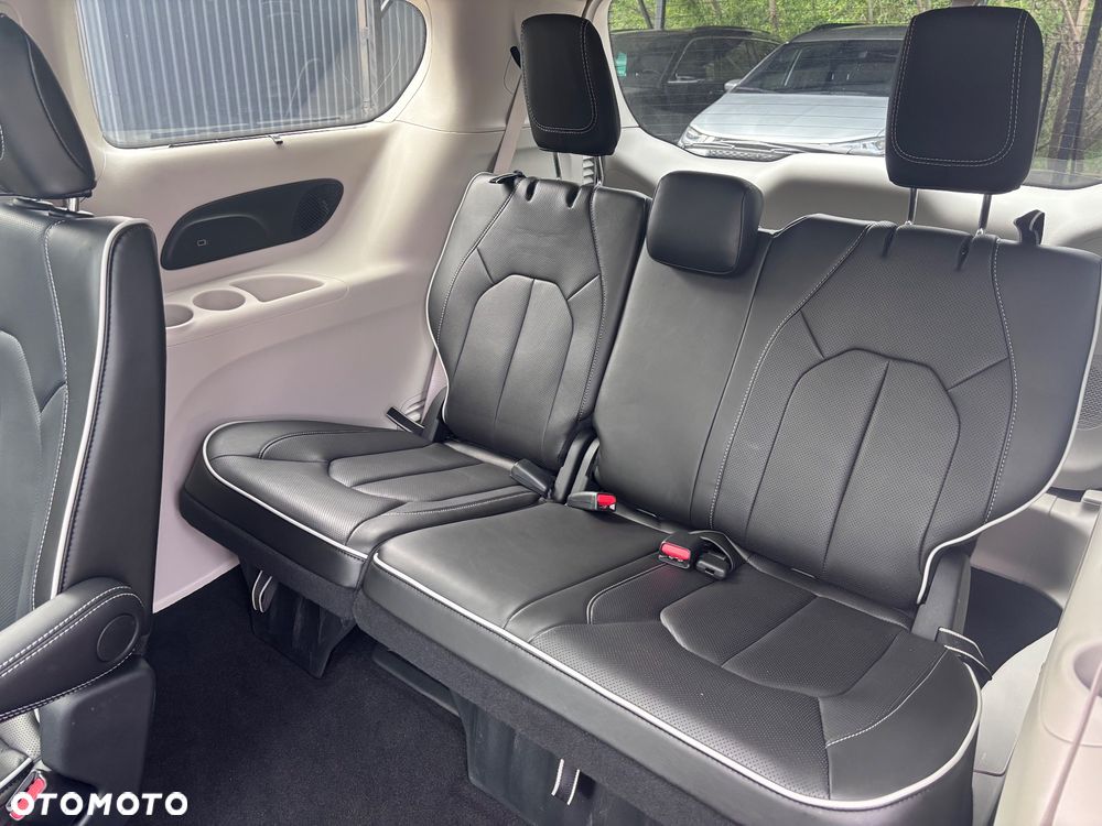 Chrysler Pacifica - 18