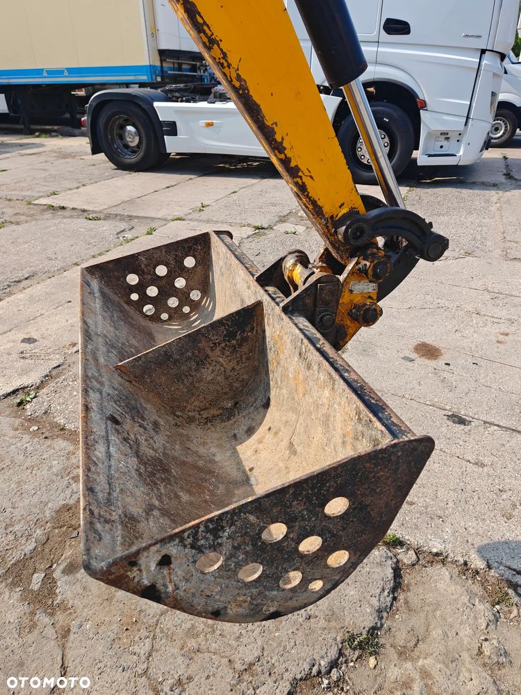 JCB 8018 gravemaster - 8