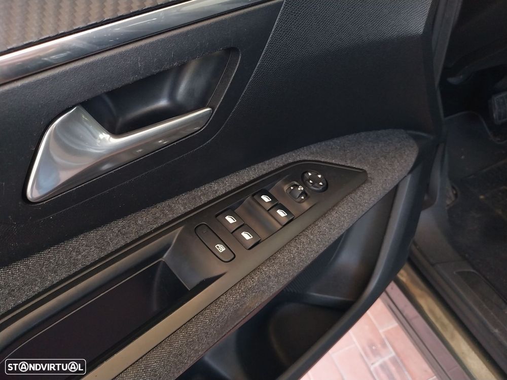 Peugeot 3008 1.6 BlueHDi Style EAT6 - 3