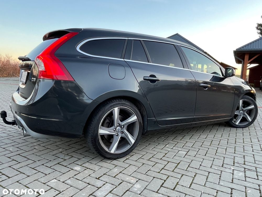 Volvo V60 D3 R-Design Summum - 2