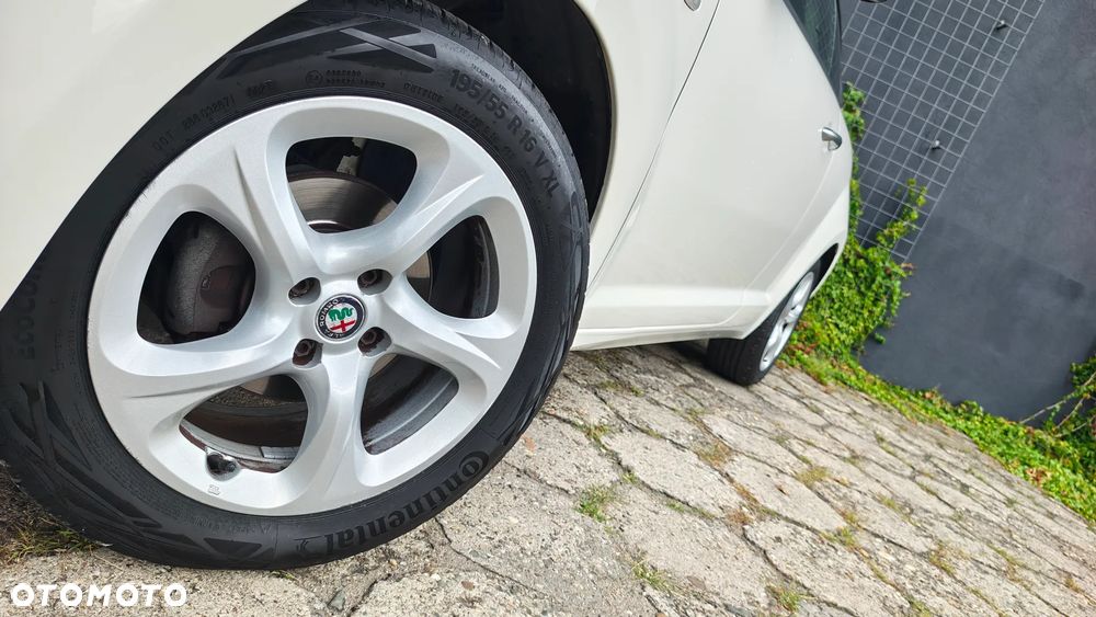 Alfa Romeo Mito 1.4 8V Turismo - 12