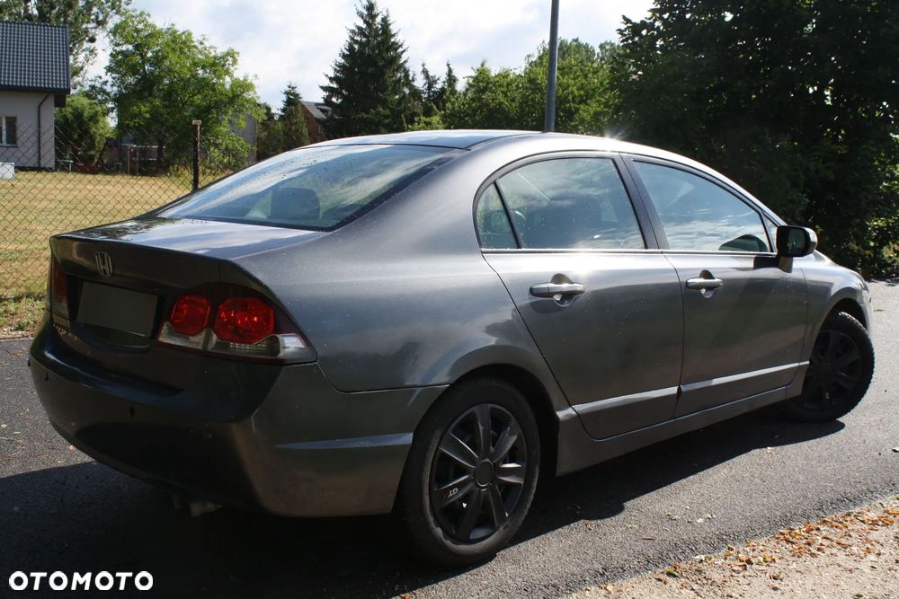 Honda Civic 1.8 Executive i-SHIFT - 3