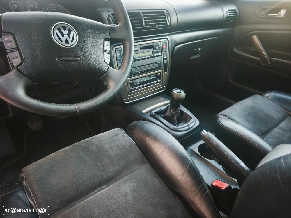VW Passat 1.9 TDi Highline - 23
