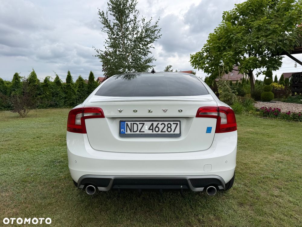 Volvo S60 D5 AWD R-Design Kinetic - 4