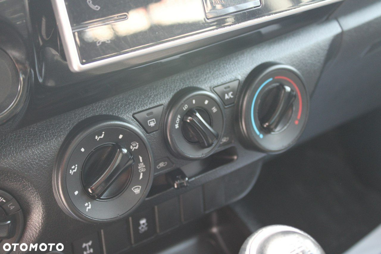 Toyota Hilux - 22