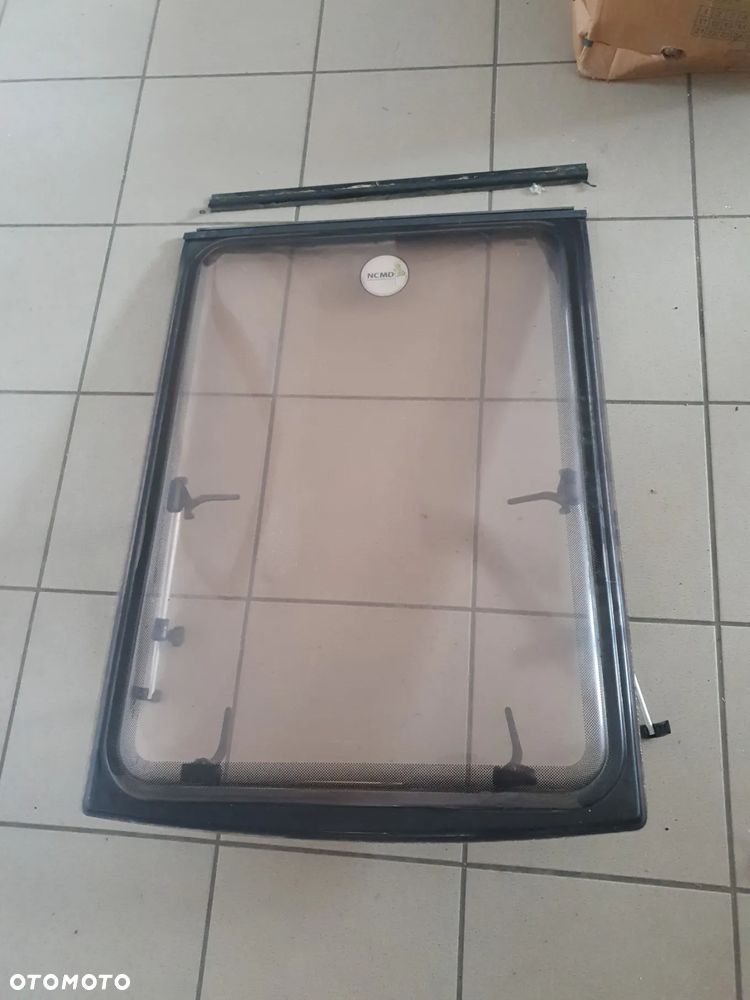 Okno uchylne szyba do przyczep kempingowych Elddis Typhoon 2000 - 2002 - 1