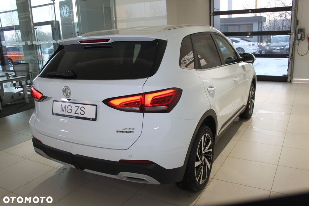 MG ZS - 16