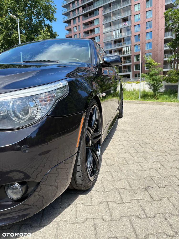 BMW Seria 5 550i - 5