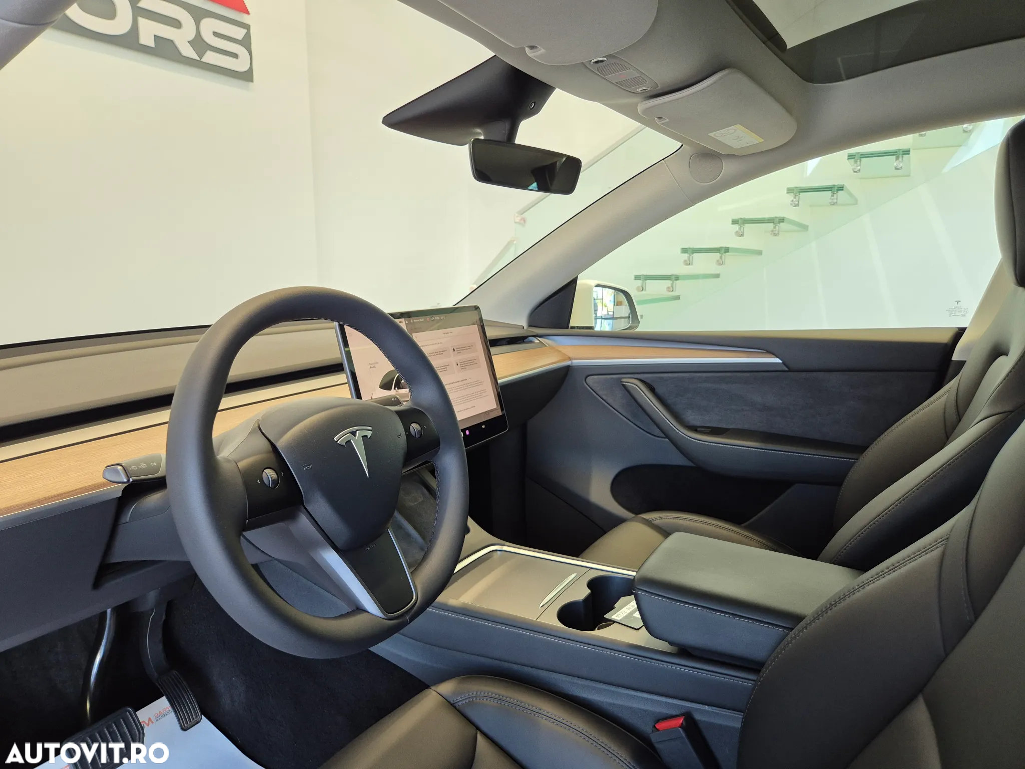 Tesla Model Y Long Range Dual Motor AWD - 12