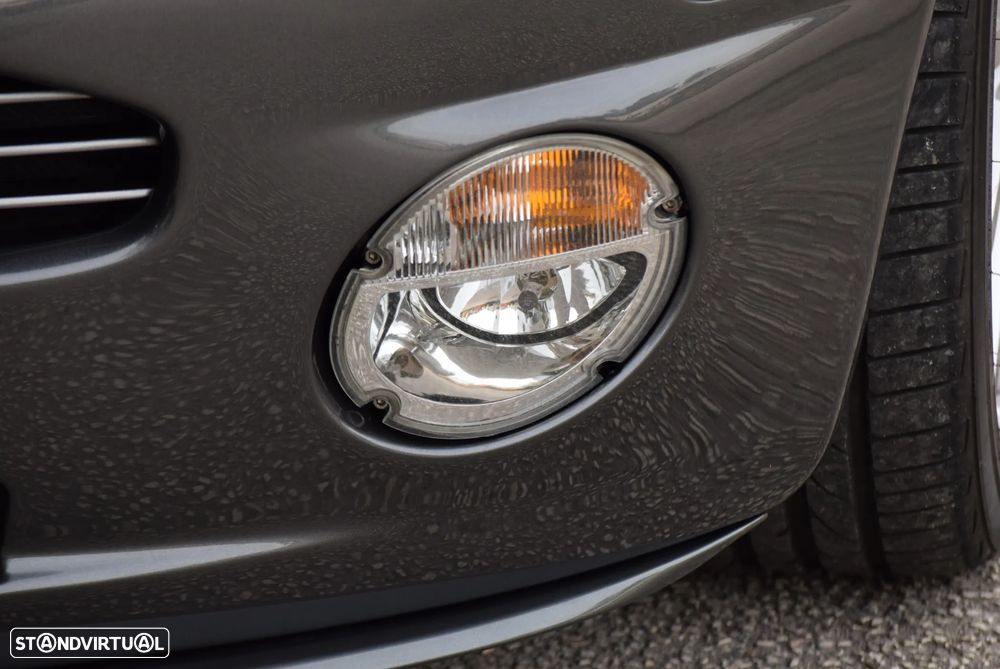 Aston Martin Vanquish - 12