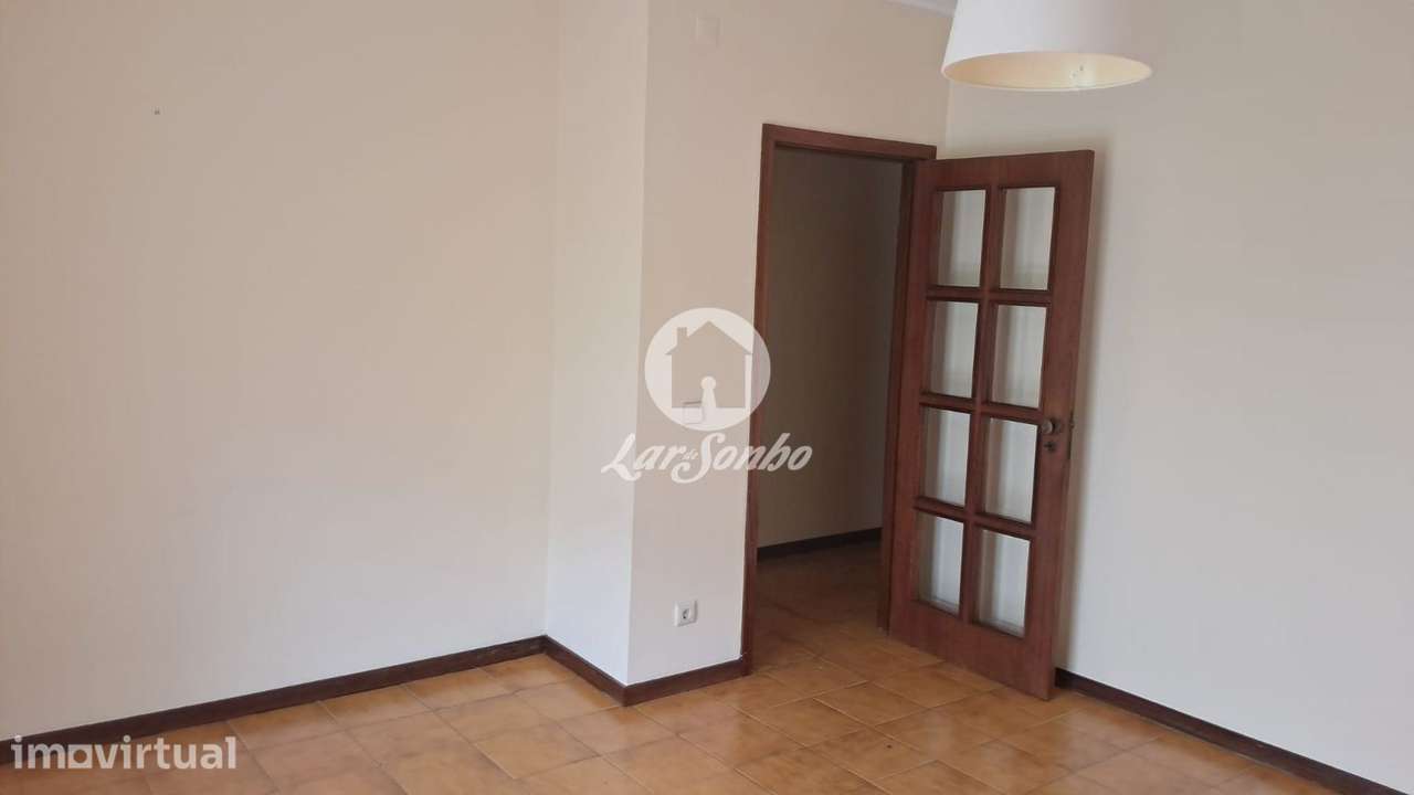 Apartamento T2, na zona da Rua Costa Cabral, junto ao Metro, dispon... - Grande imagem: 2/27