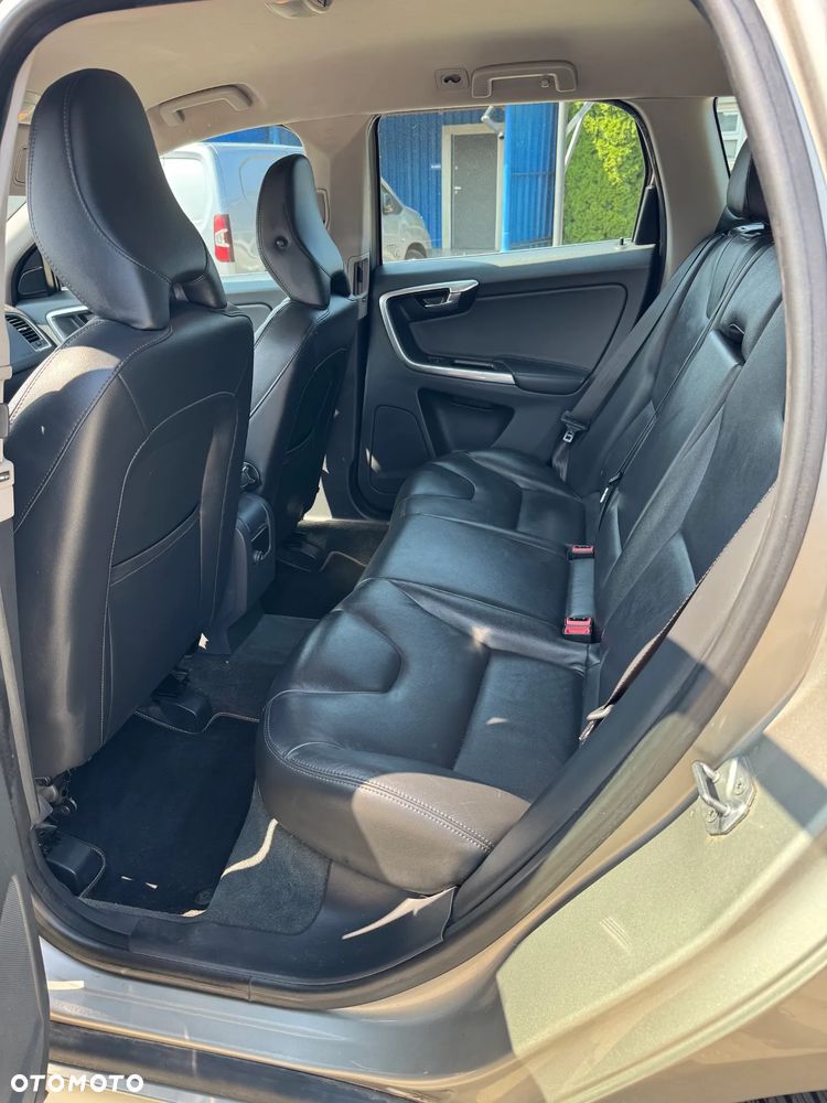 Volvo XC 60 D5 AWD Momentum - 10