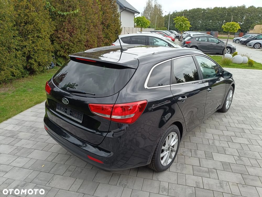 Kia Ceed - 12
