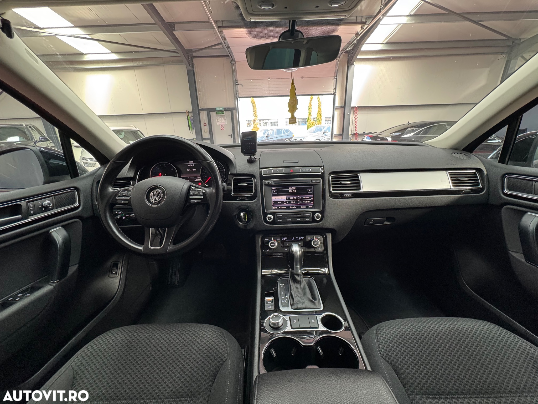 Volkswagen Touareg - 11