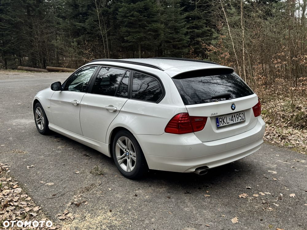 BMW 3 Series 2010 photo 3