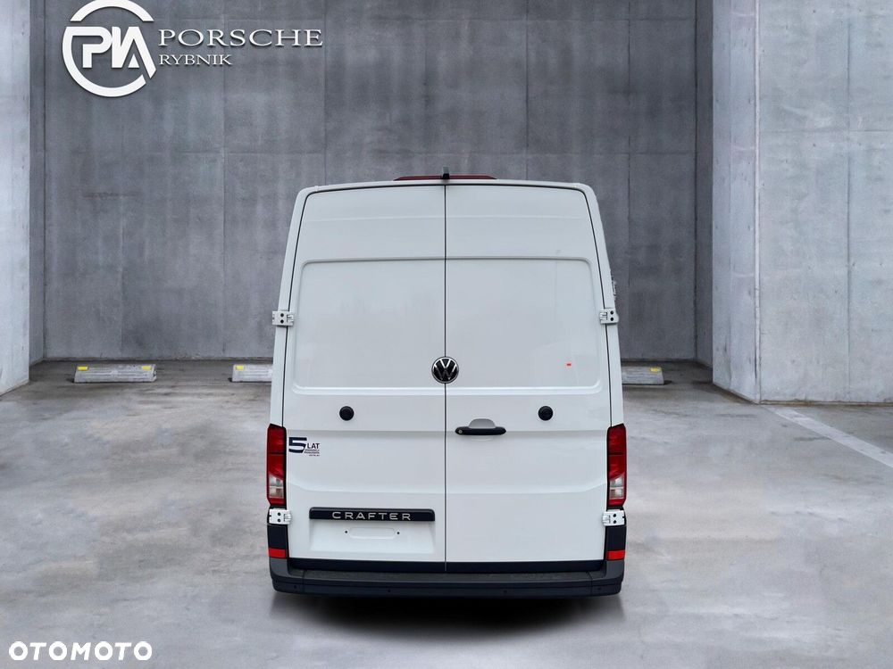 Volkswagen Crafter 35 Furgon z wysokim dachem silnik: 2,0 l EU6 SCR 177 KM / skrzynia biegów: Przedni napęd manualna 6-biegowa rozstaw osi: 4490 mm - 7