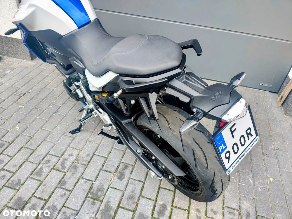 BMW F - 16