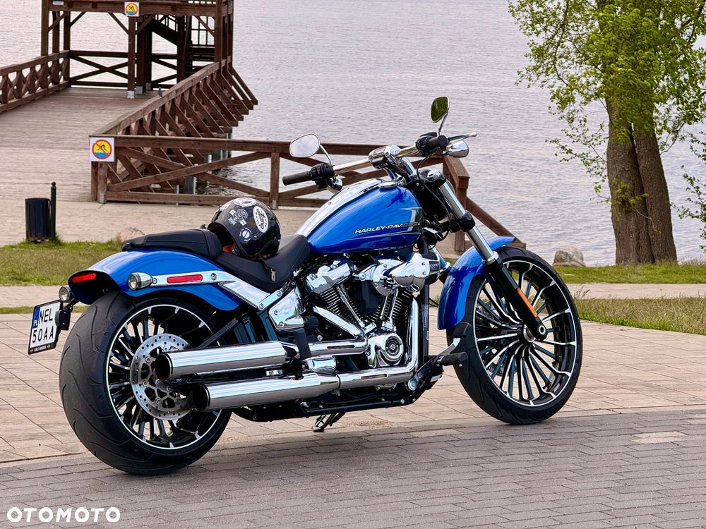 Harley-Davidson Softail Breakout - 24