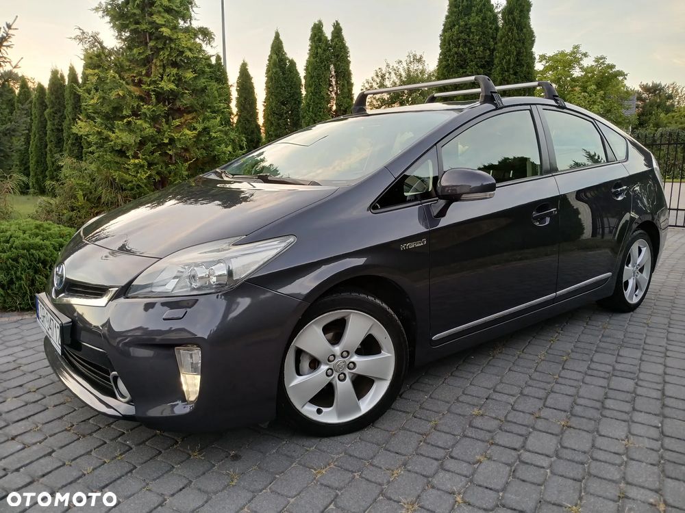 Toyota Prius (Hybrid) Executive - 3
