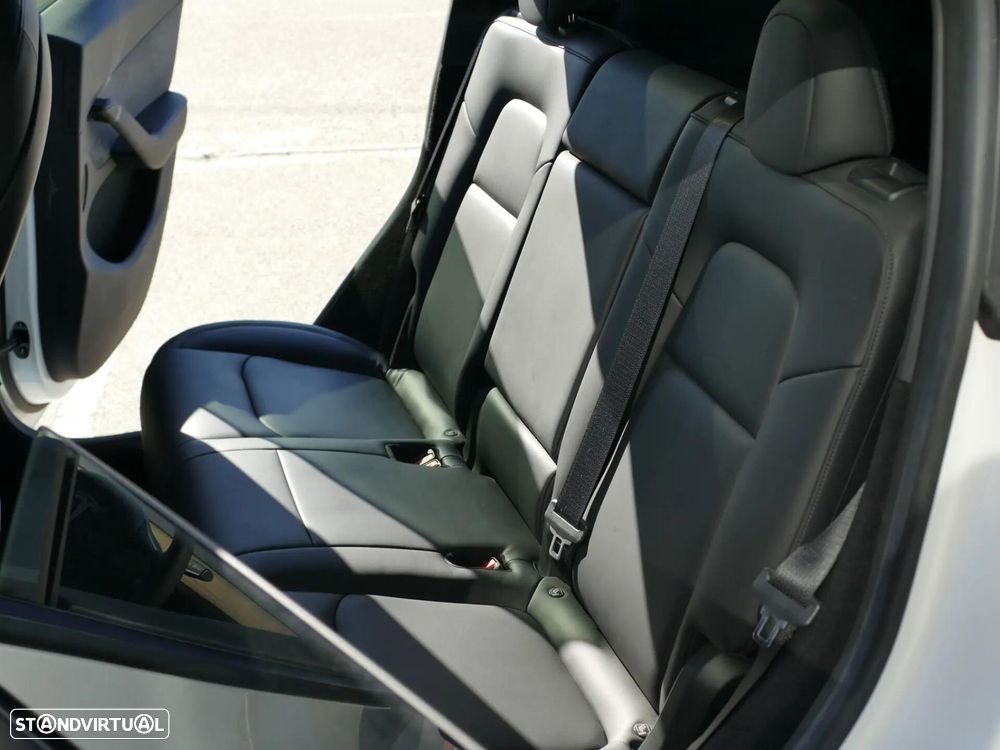 Tesla Model Y Standard - 30