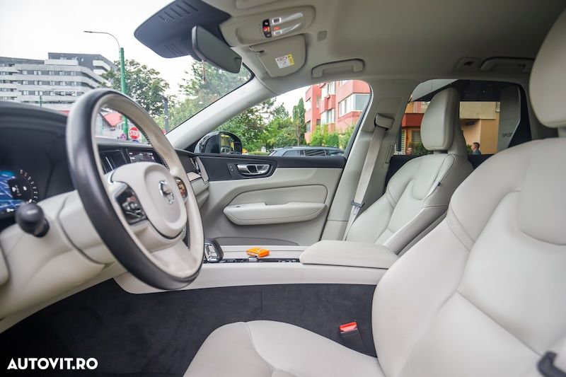Volvo XC 60 B4 MHEV AT FWD Core - 14