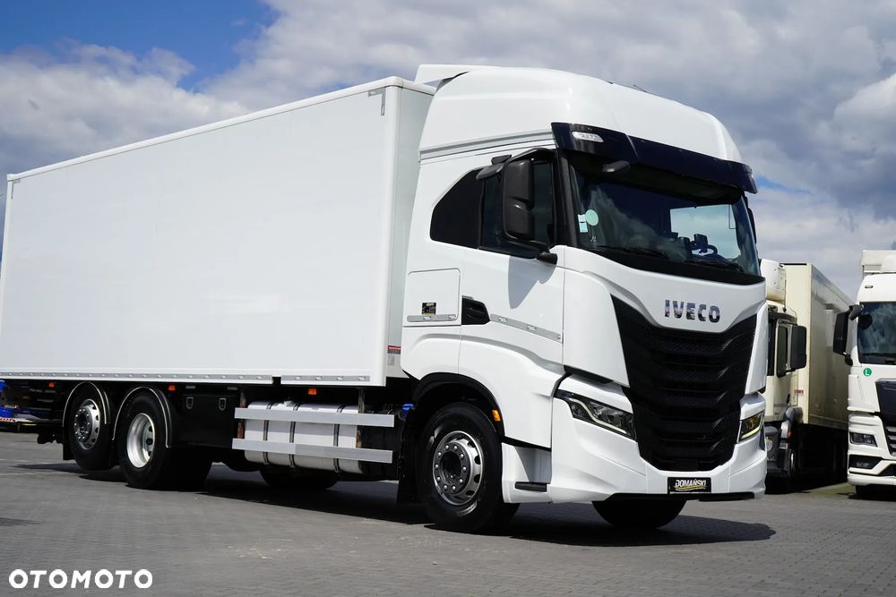 Iveco / S-WAY / 420 / E 6 / KONTENER + WINDA / 20 PALET / RETARDER / OŚ SKRĘTNA / ROLETA - 31