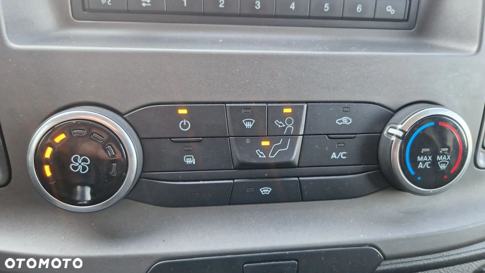 Ford TRANSIT CUSTOM - 19