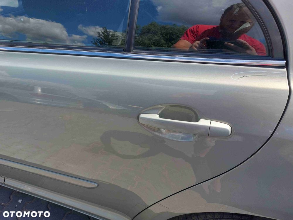 DRZWI KOMPLETNE LEWY TYŁ AVENSIS T25 HB 5D 6T1 - 3