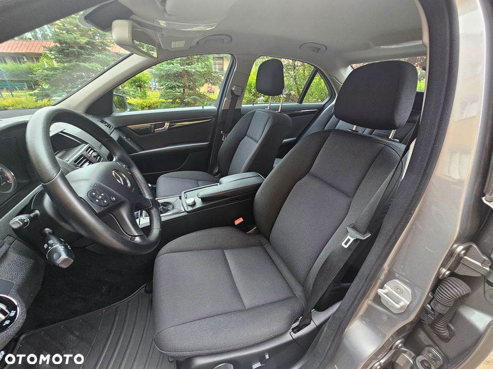 Mercedes-Benz Klasa C 180 Kompressor BlueEFFICIENCY - 17